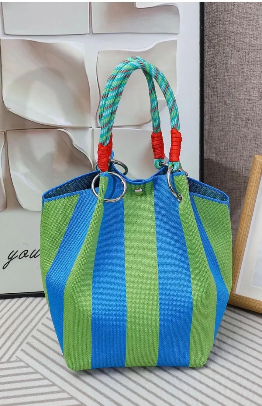 GEOMETRIC KNITTED BUCKET TOTE BAG